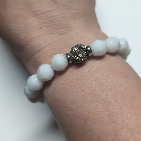 538 CN White Faceted Pave Beaded with Silver Spacers Silver Star Charm Bracelet‎ - Picture 1 of 4